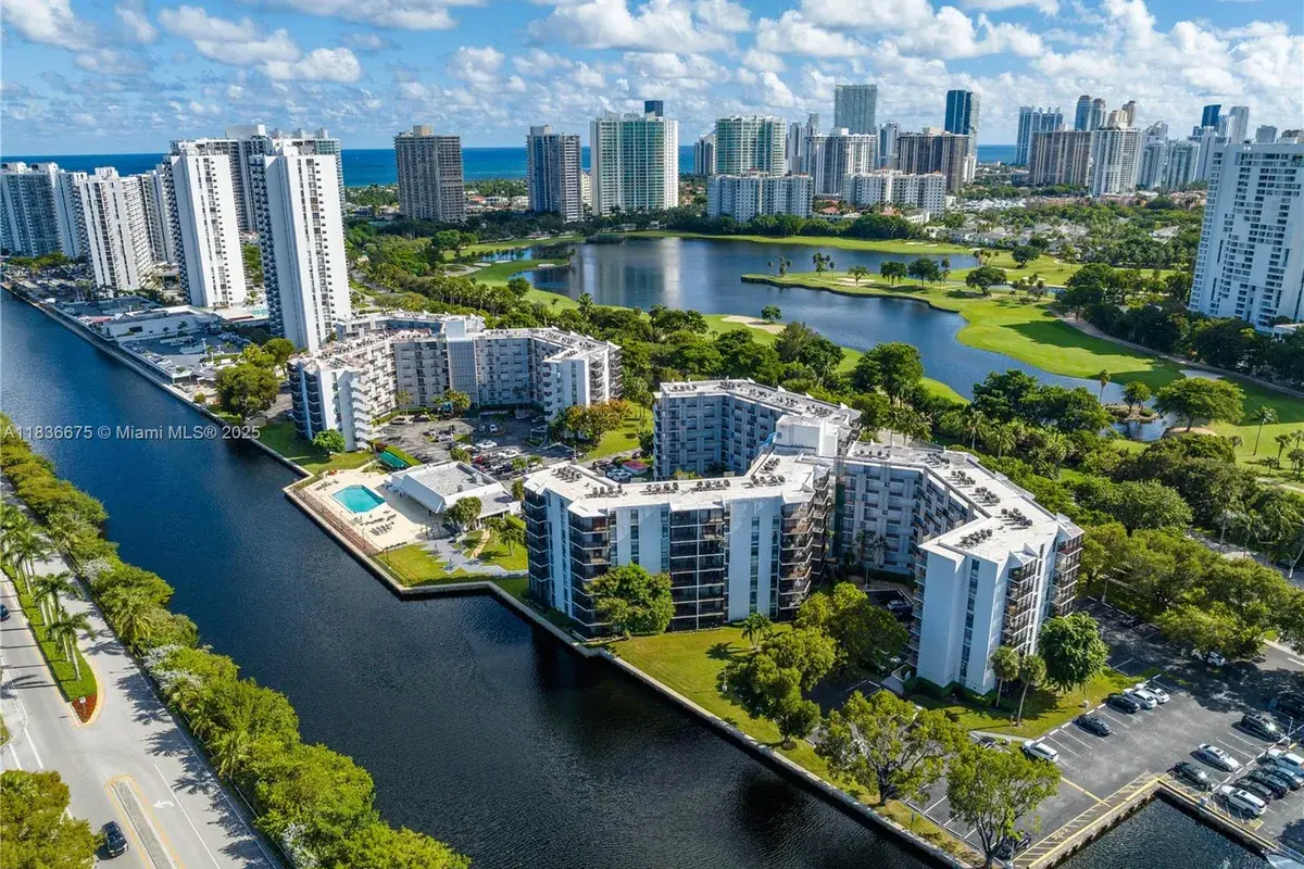 3401 N Country Club Dr, Aventura FL 33180