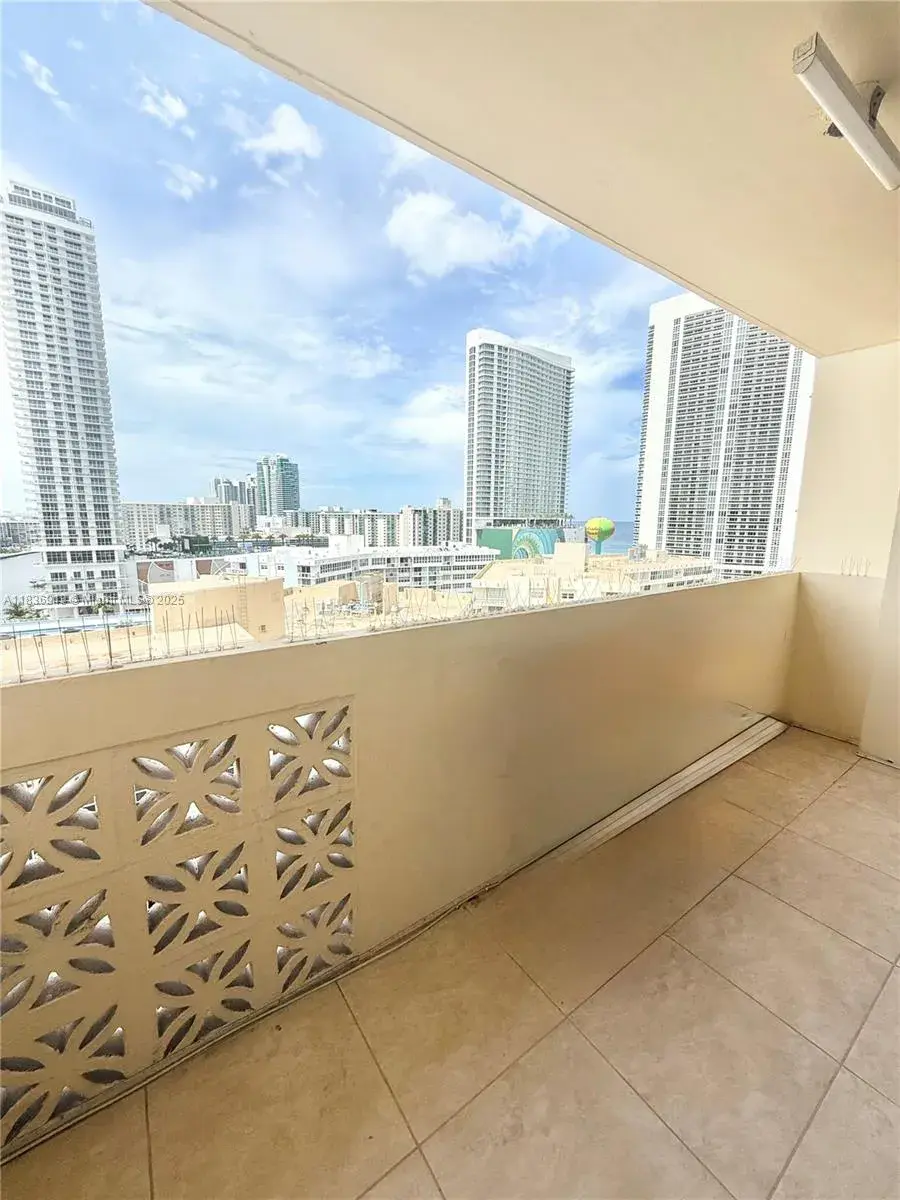 1833 S OCEAN DR # 1707, Hallandale Beach FL 33009