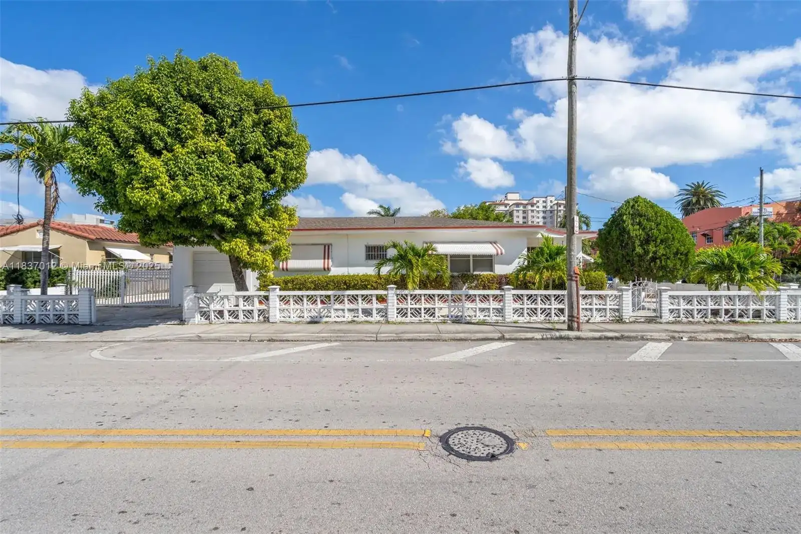 201 NW 14th Ave, Miami FL 33125 photo 2