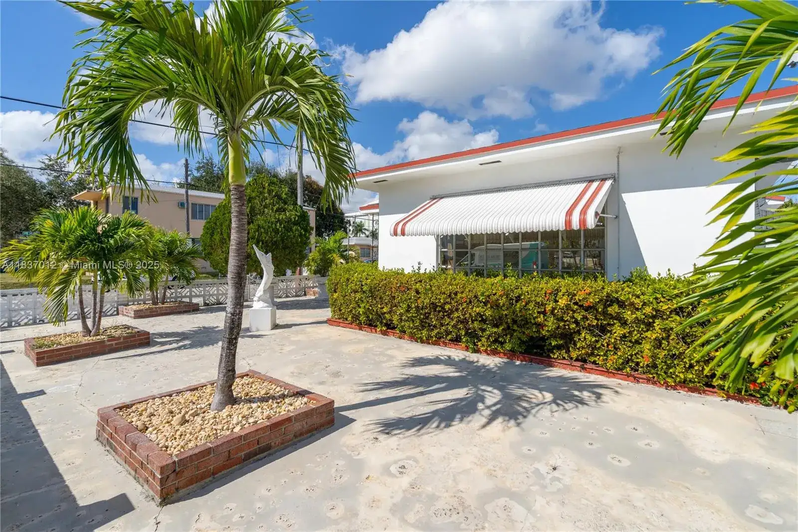201 NW 14th Ave, Miami FL 33125 photo 4