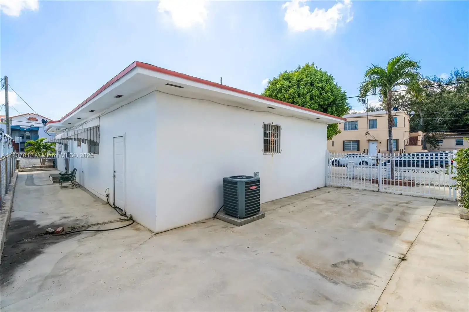 201 NW 14th Ave, Miami FL 33125 photo 5