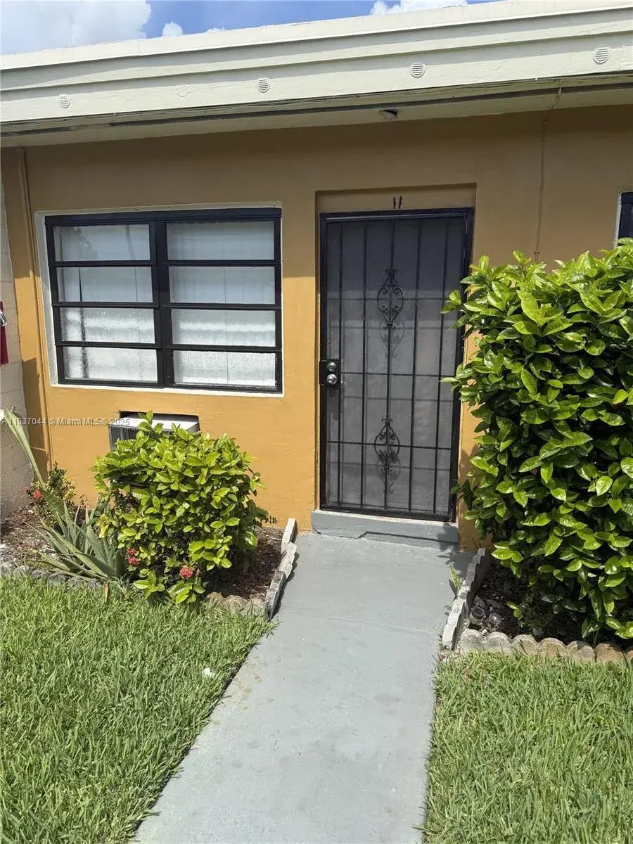 1845 Pembroke Rd # 11, Hollywood FL 33020