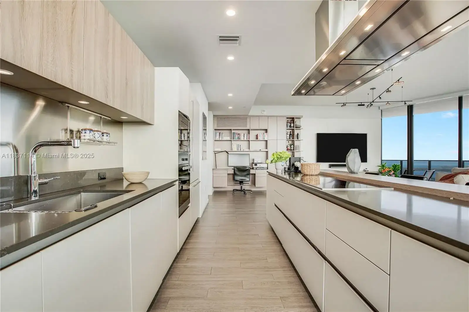 1000 Brickell plz, Miami FL 33131 photo 3