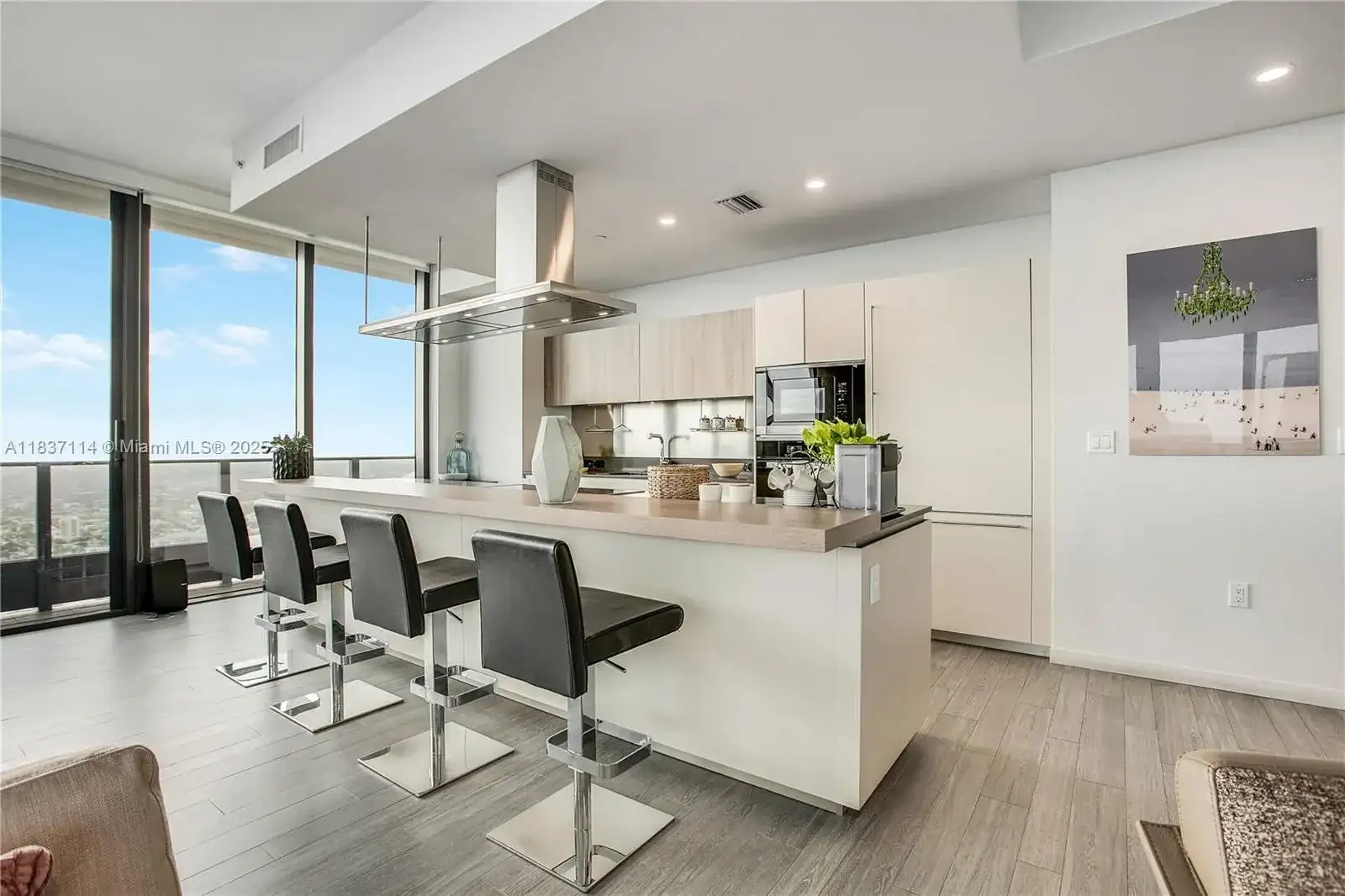1000 Brickell plz, Miami FL 33131 photo 4