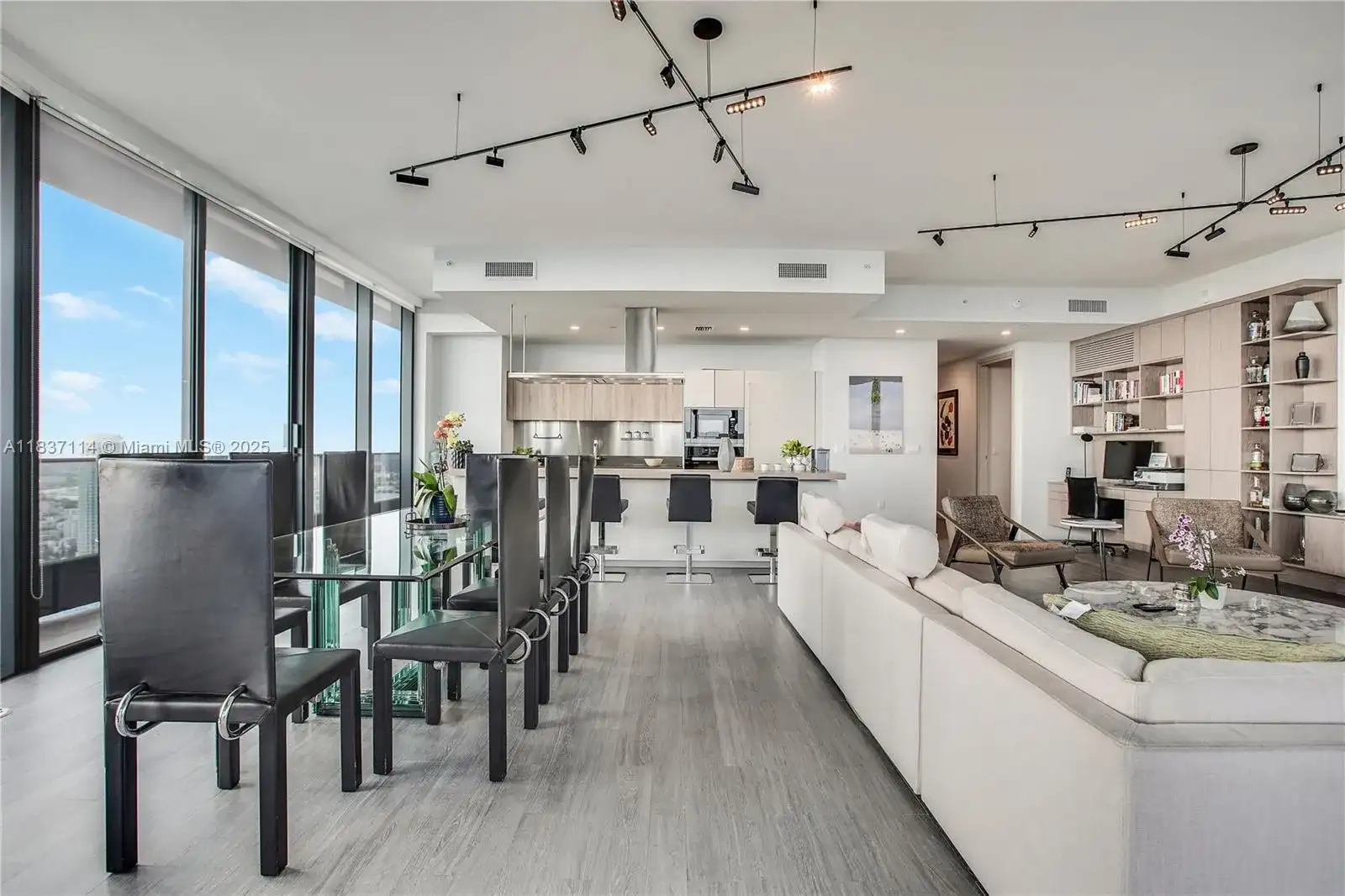 1000 Brickell plz, Miami FL 33131 photo 5