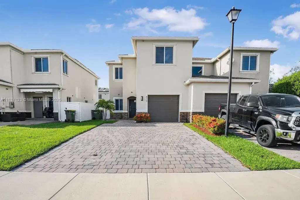 879 SE 19th St, Homestead FL 33034 photo 2