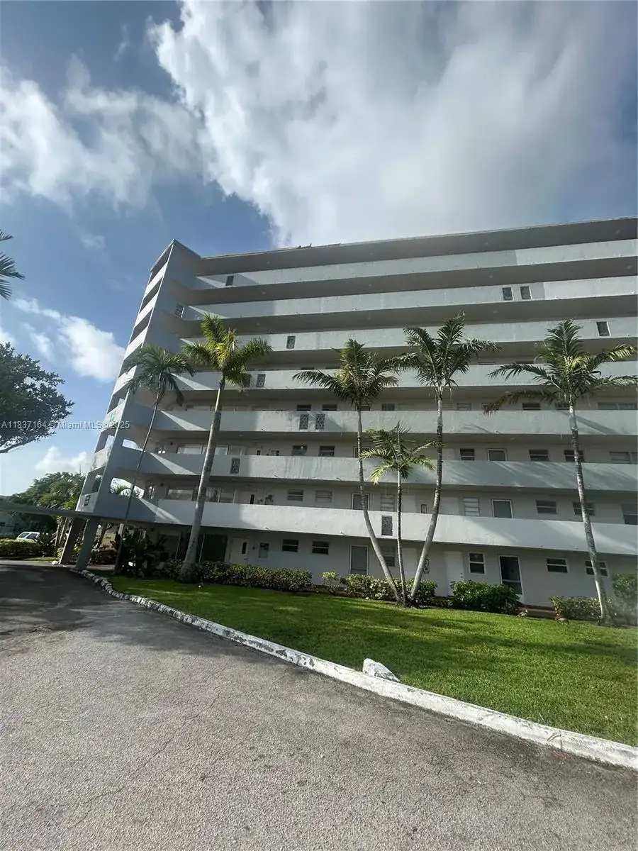 1750 NE 191st St # 3, Miami FL 33179 photo 2