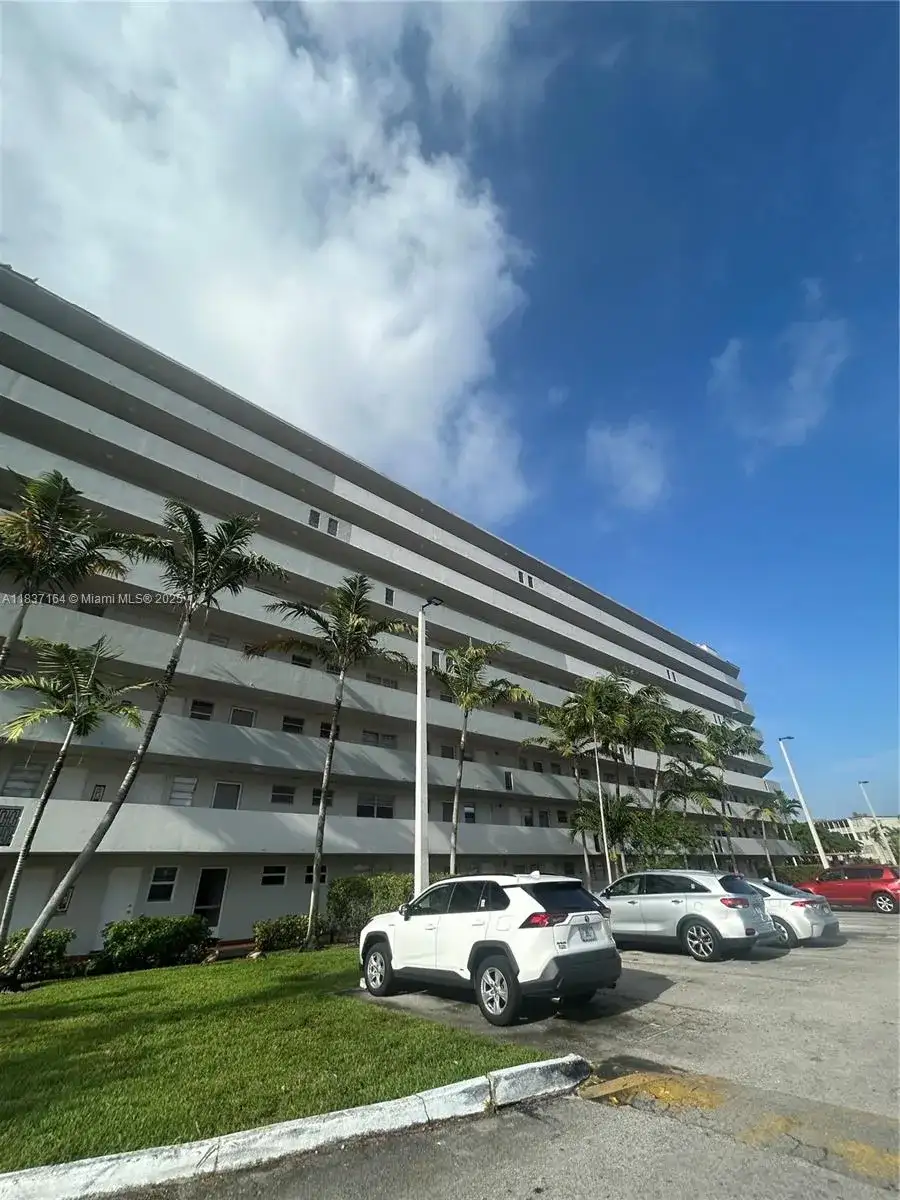 1750 NE 191st St # 3, Miami FL 33179 photo 3