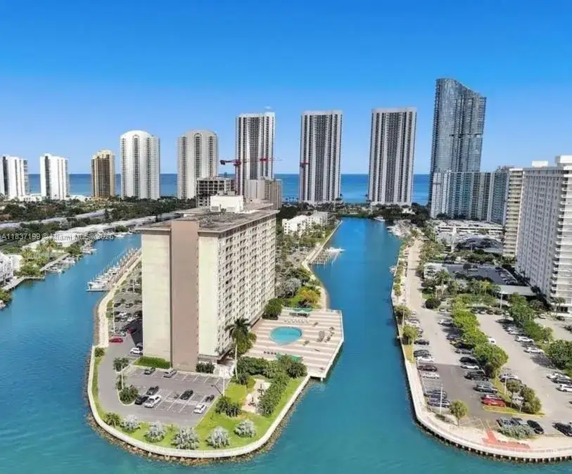 400 Kings Point Dr # 309, Sunny Isles Beach FL 33160 photo 4