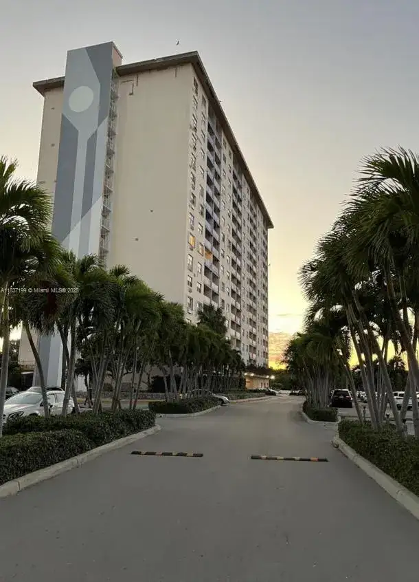 400 Kings Point Dr # 309, Sunny Isles Beach FL 33160 photo 5