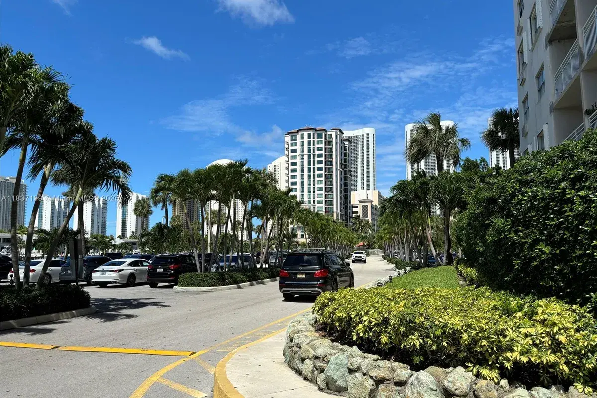 400 Kings Point Dr # 309, Sunny Isles Beach FL 33160