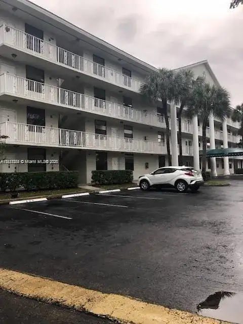 1715 Whitehall Dr # 405, Davie FL 33324 photo 2