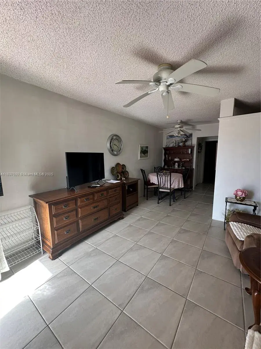 920 SW 11th Ave # 12A, Hallandale Beach FL 33009