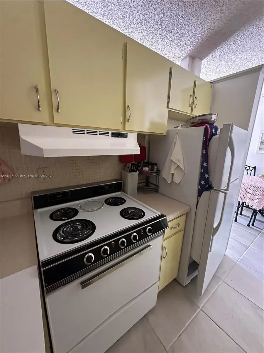 920 SW 11th Ave # 12A, Hallandale Beach FL 33009