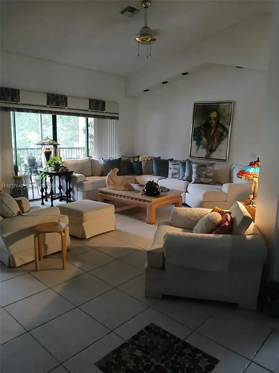 1022 NW 105th Ave # 119, Plantation FL 33322 photo 5