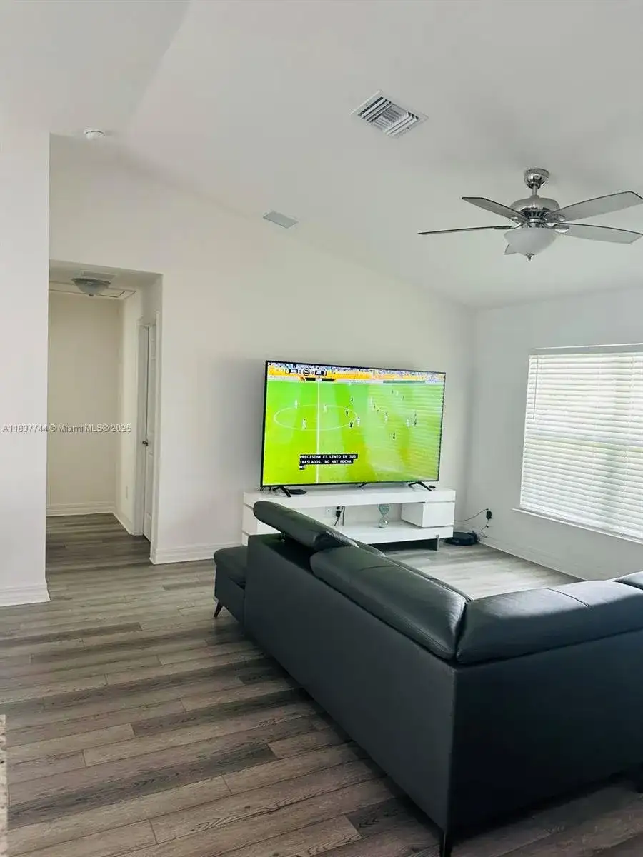 2524 NE 5 Ave, Other City - In The State Of Florida FL 33909 photo 2