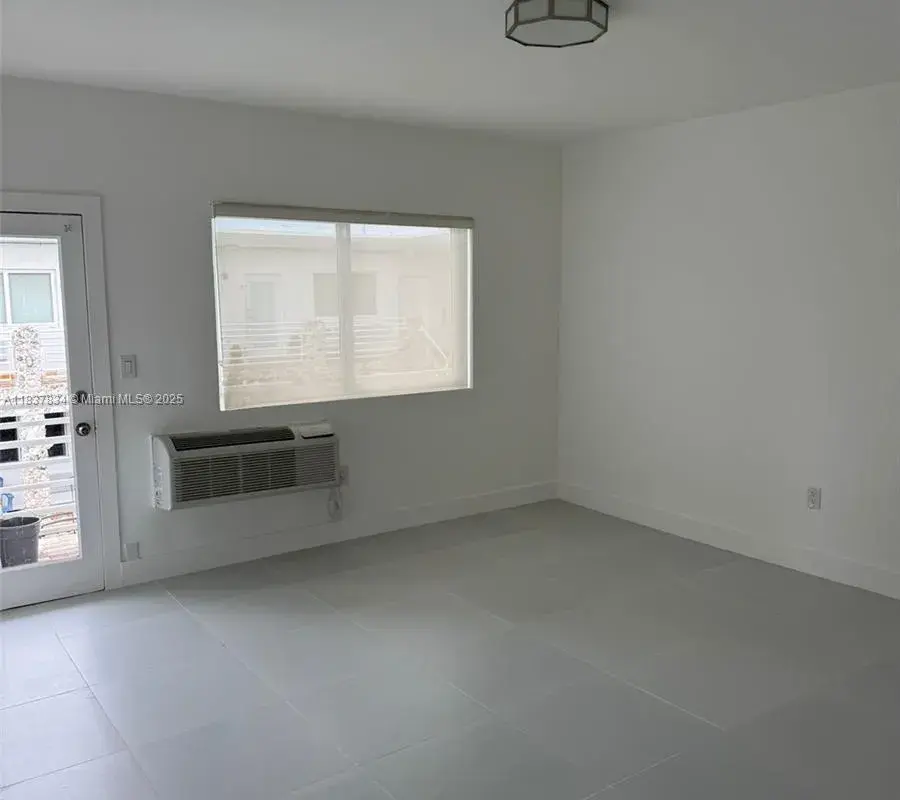 320 85th St # 24, Miami Beach FL 33141