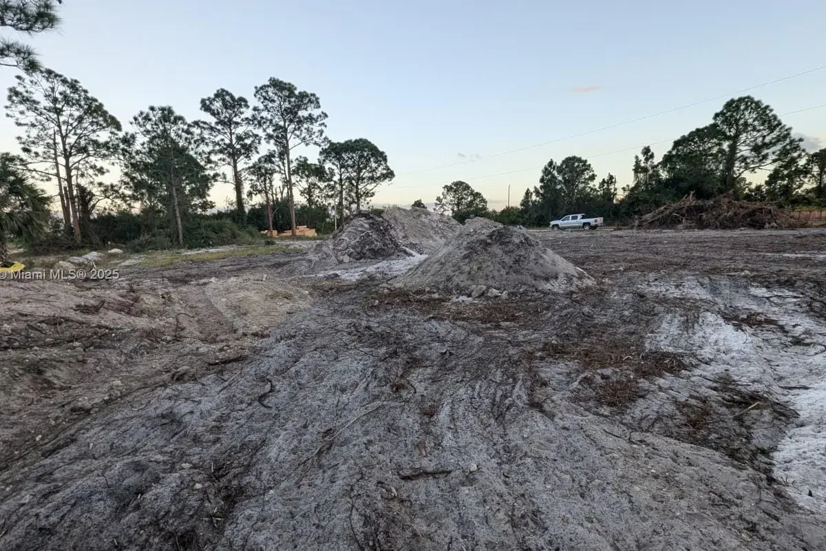 1247 Antonio Street E, Lehigh Acres FL 33974