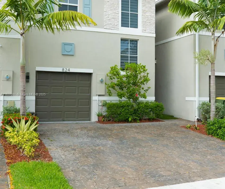 824 SE 18th St, Homestead FL 33034
