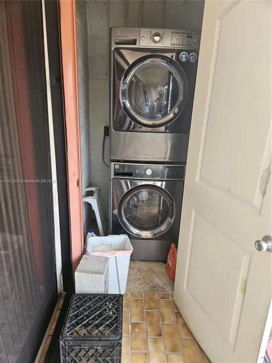 855 NE 209th St # 34, Miami FL 33179 photo 2