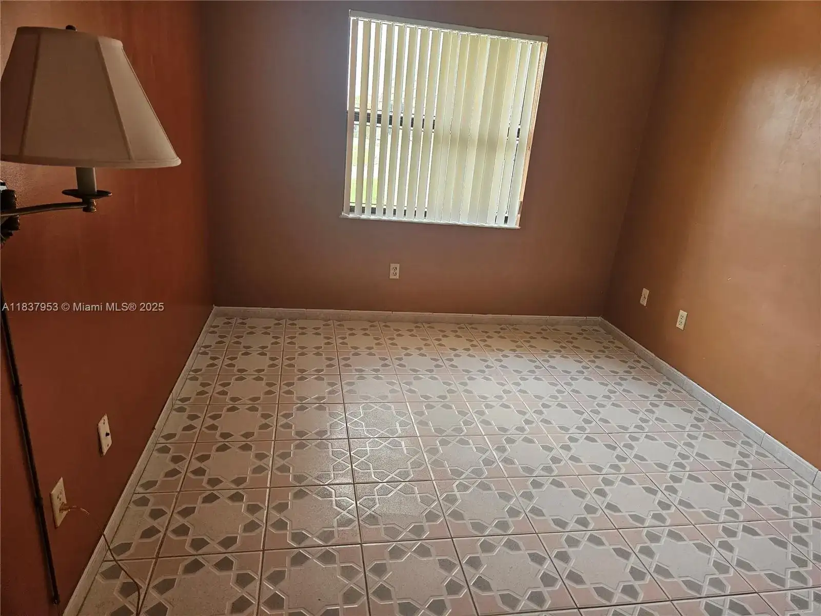 855 NE 209th St # 34, Miami FL 33179 photo 4