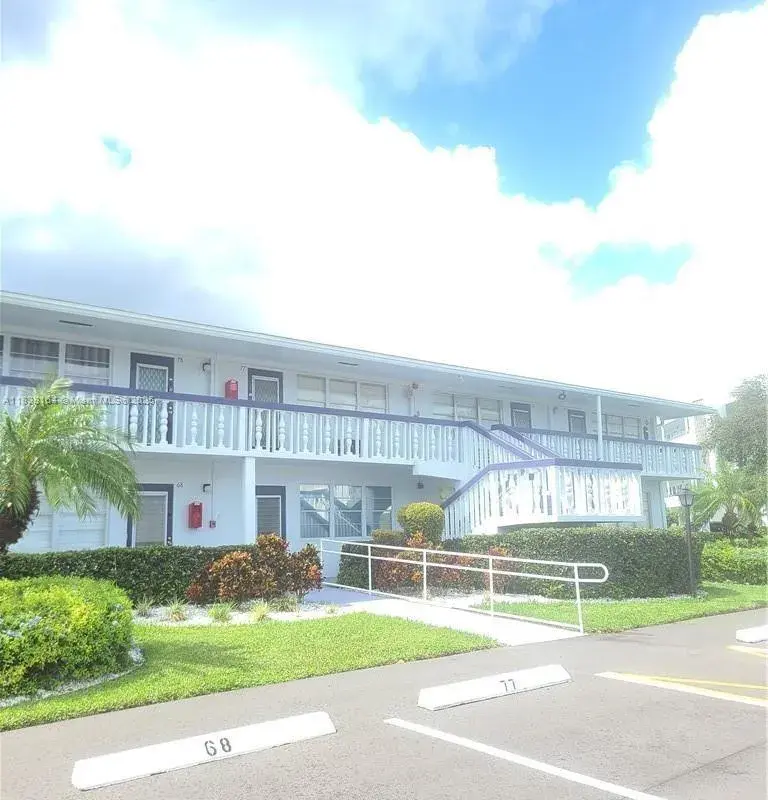 82 Oakridge G # 82, Deerfield Beach FL 33442