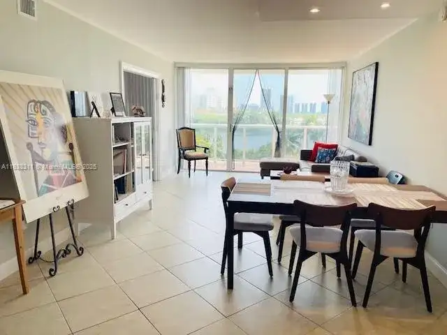 3675 N Country Club Dr # 708, Aventura FL 33180 photo 2
