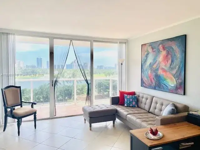 3675 N Country Club Dr # 708, Aventura FL 33180 photo 3