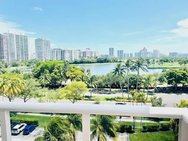 3675 N Country Club Dr # 708, Aventura FL 33180 photo 4