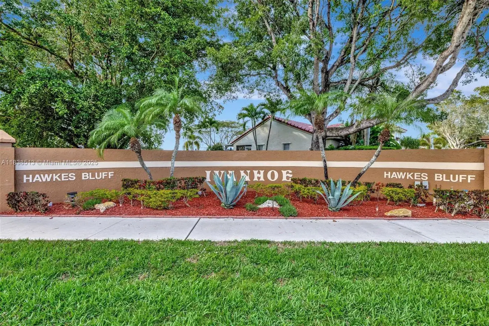 5911 Epsom Ln, Davie FL 33331 photo 3