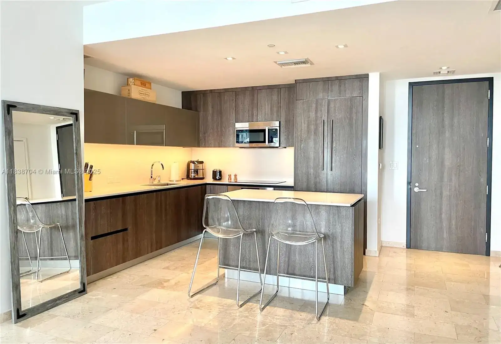 88 SW 7th St # 1805, Miami FL 33130 photo 2