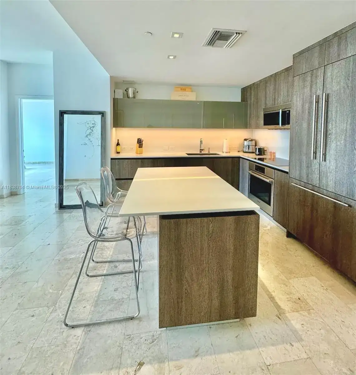 88 SW 7th St # 1805, Miami FL 33130 photo 3