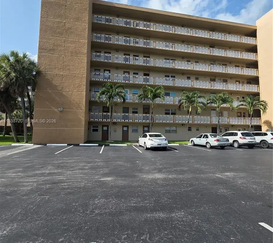 620 NE 12th Ave # 101, Hallandale Beach FL 33009