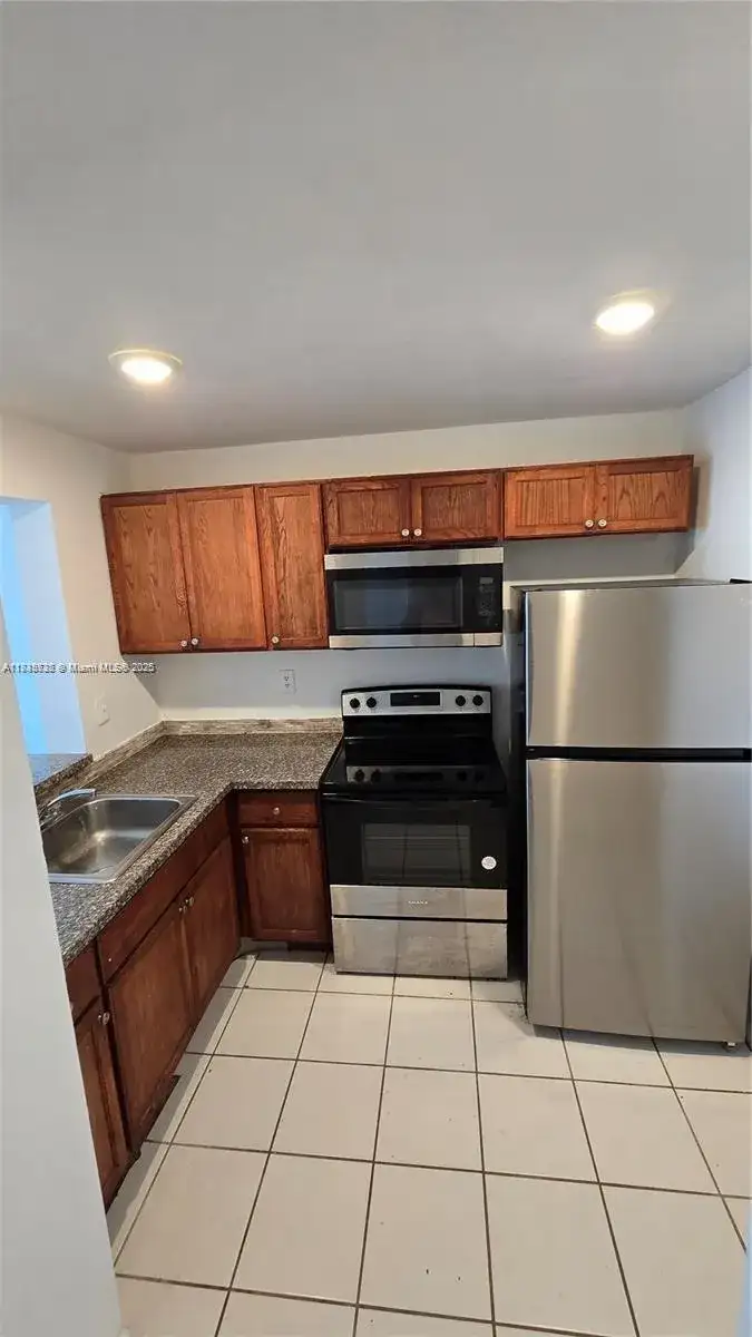 498 NW 165th St Rd # 407, Miami FL 33169 photo 4