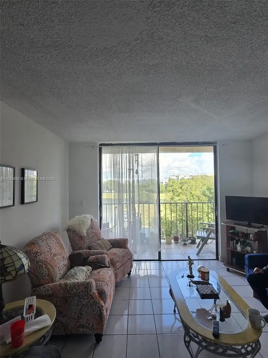 9688 Fontainebleau Blvd # 409, Miami FL 33172 photo 5