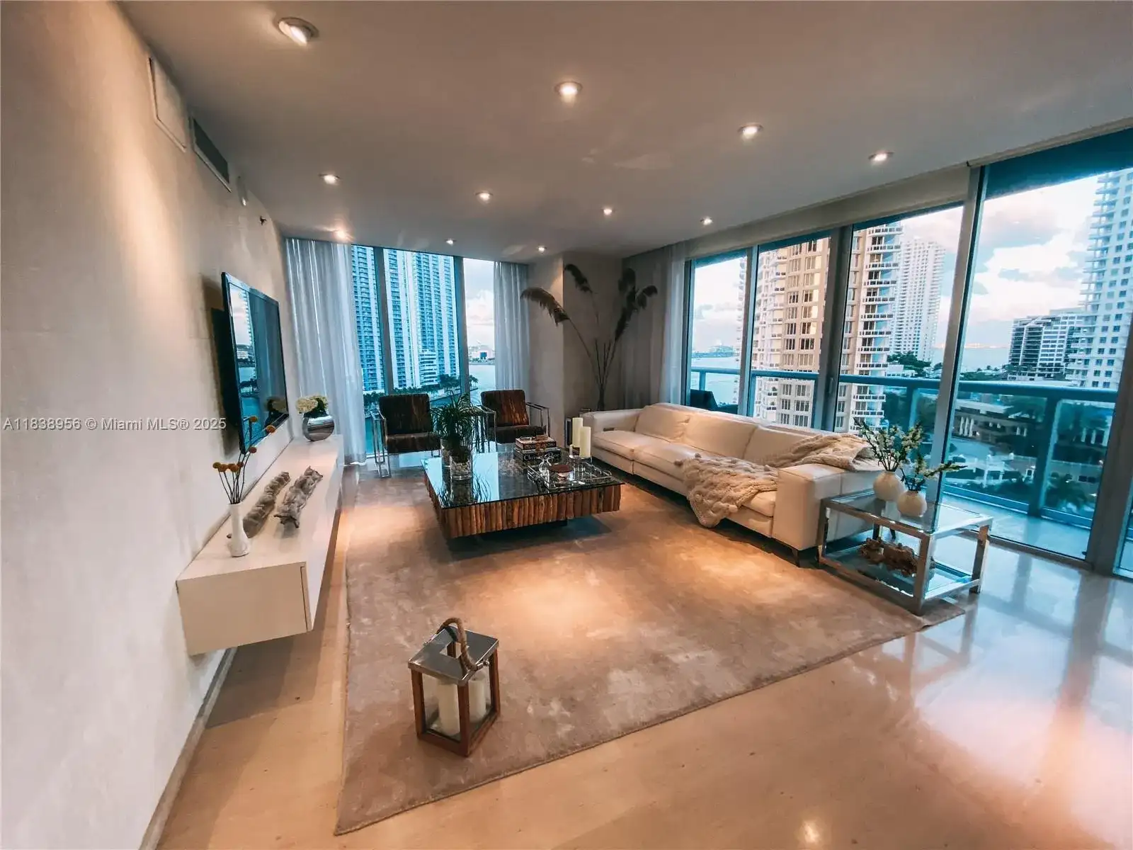 465 Brickell Ave # 1101, Miami FL 33131 photo 4