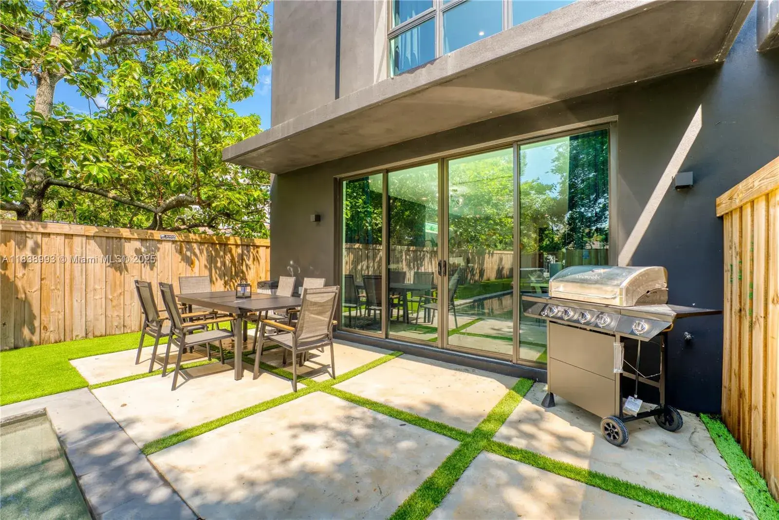 58 NW 52nd St # 58, Miami FL 33127