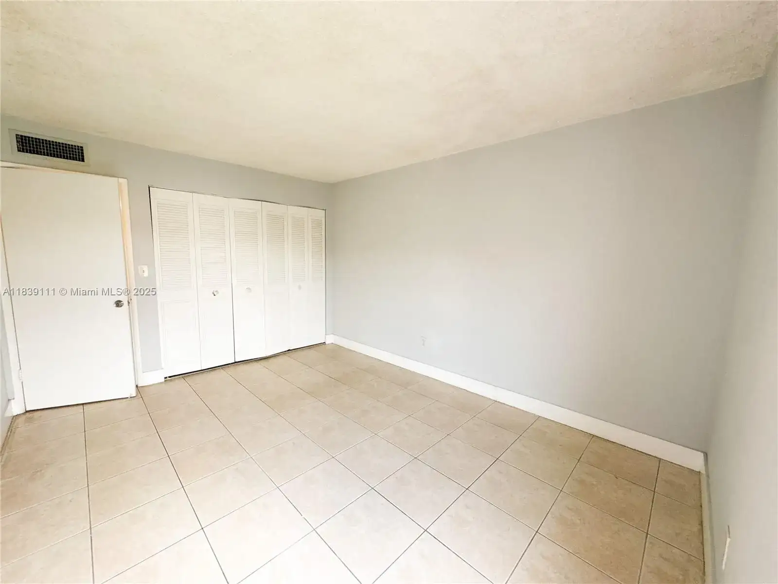 8840 Fontainebleau Blvd # 402, Miami FL 33172 photo 4