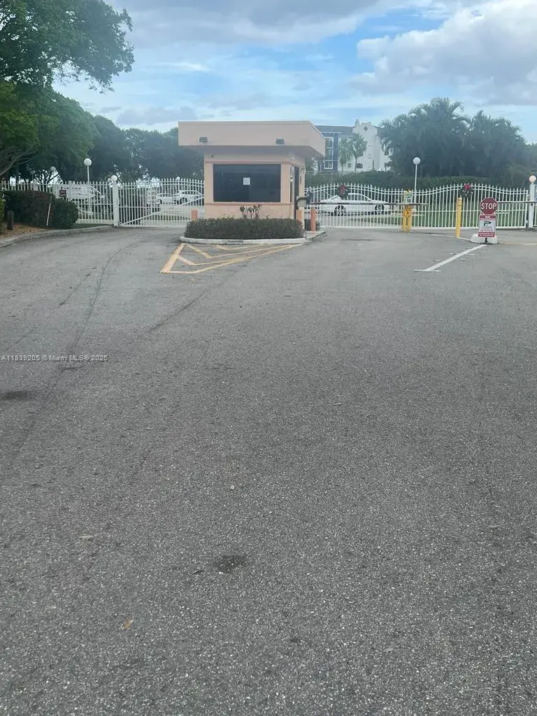 500 Executive Center Dr # 2G, West Palm Beach FL 33401