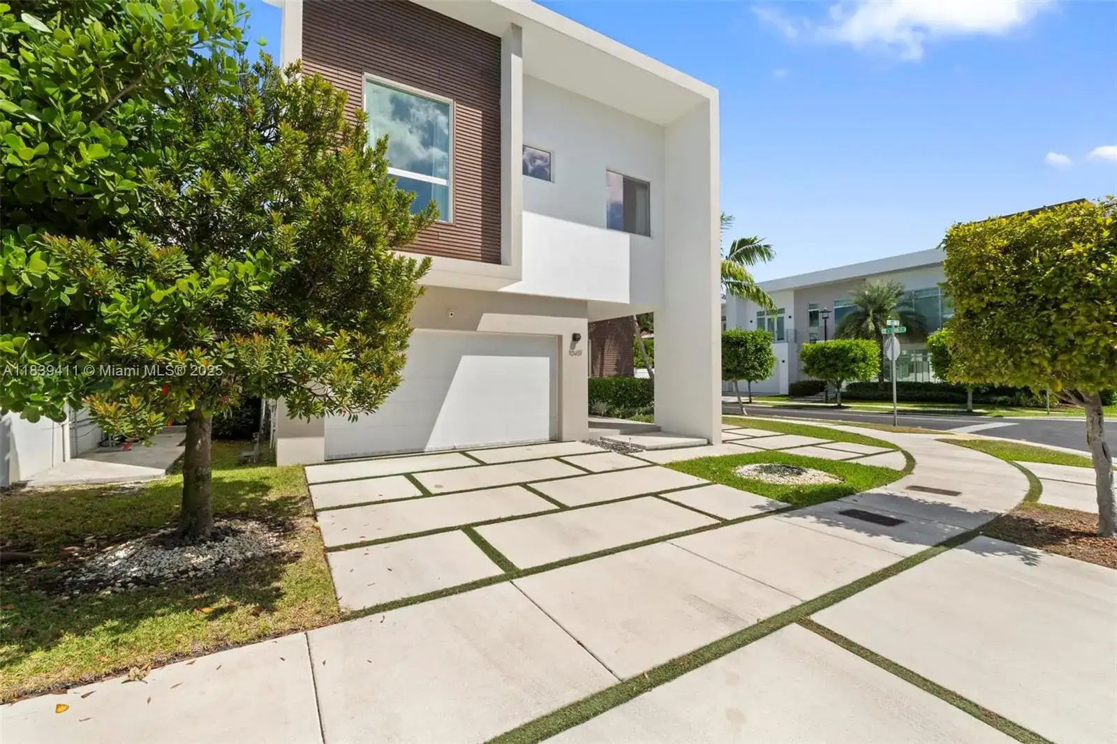 10431 NW 68th Ter, Doral FL 33178 photo 5