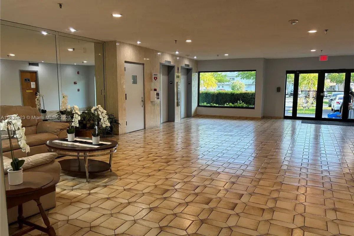 1301 Ne 7th St # 101, Hallandale Beach FL 33009