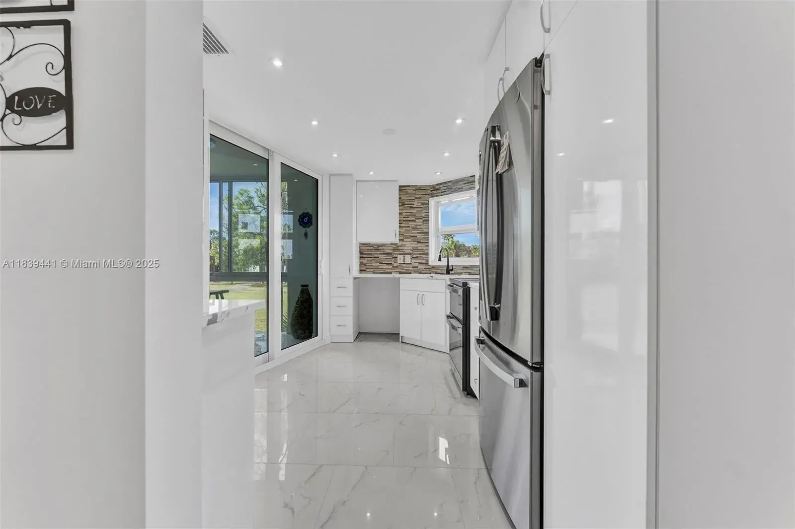 3661 Via Poinciana # 206, Lake Worth FL 33467