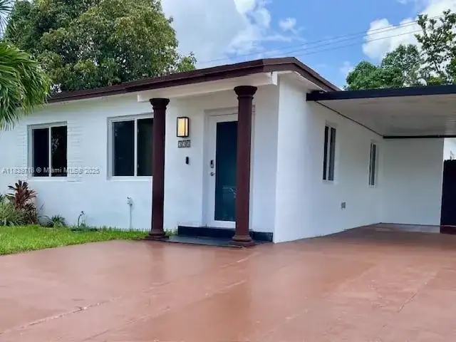 330 W 40th Pl, Hialeah FL 33012 photo 2