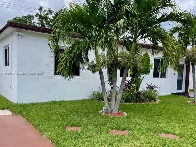 330 W 40th Pl, Hialeah FL 33012 photo 3