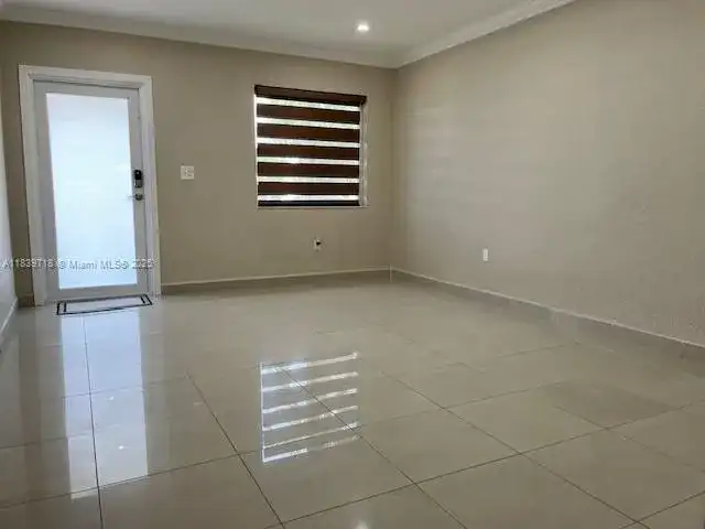 330 W 40th Pl, Hialeah FL 33012 photo 4