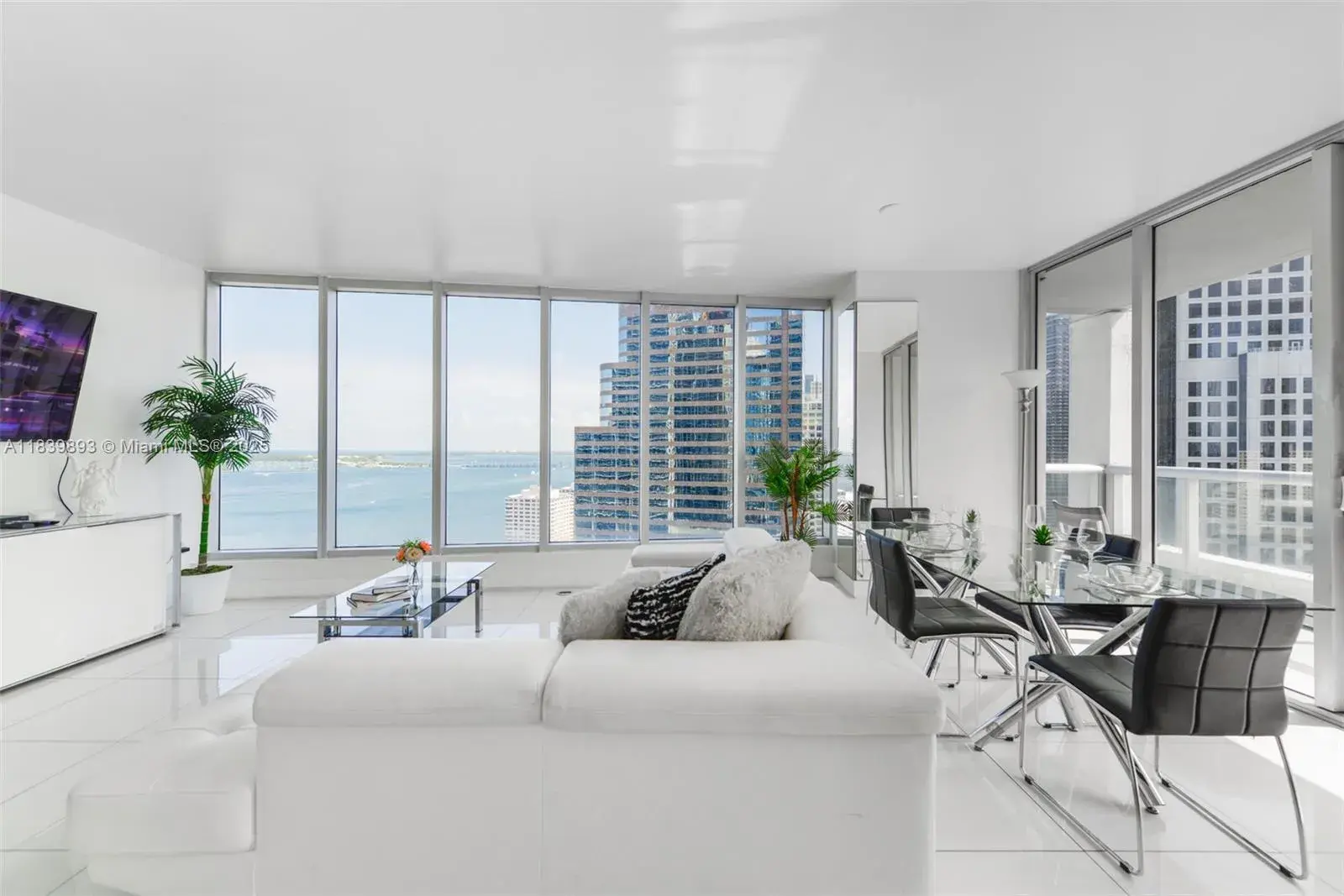 2 bedroom 2 bath Residential for sale at 485 Brickell Ave # 2908, Miami FL 33131