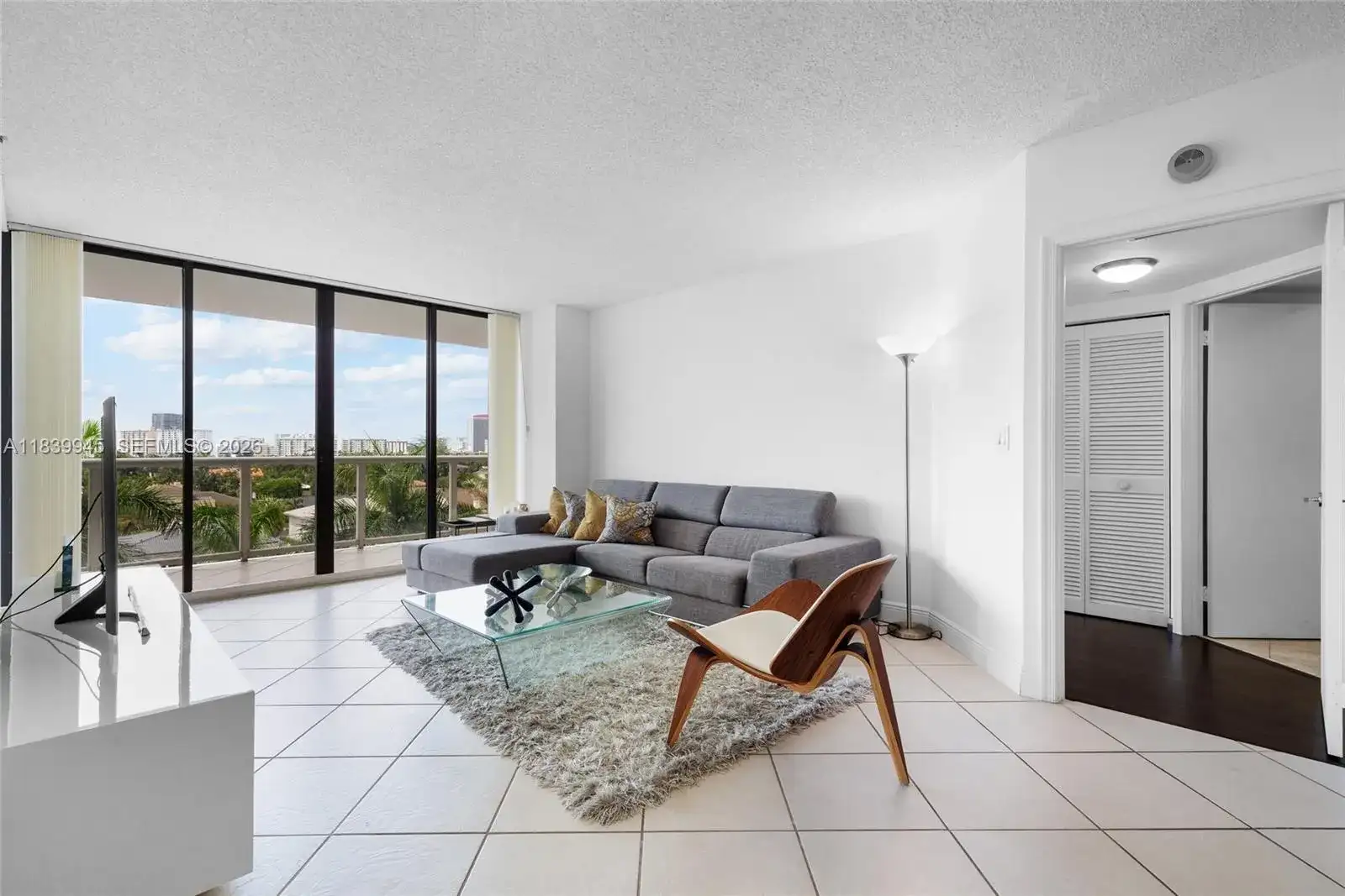 3598 Yacht Club Dr, Aventura FL 33180 photo 3