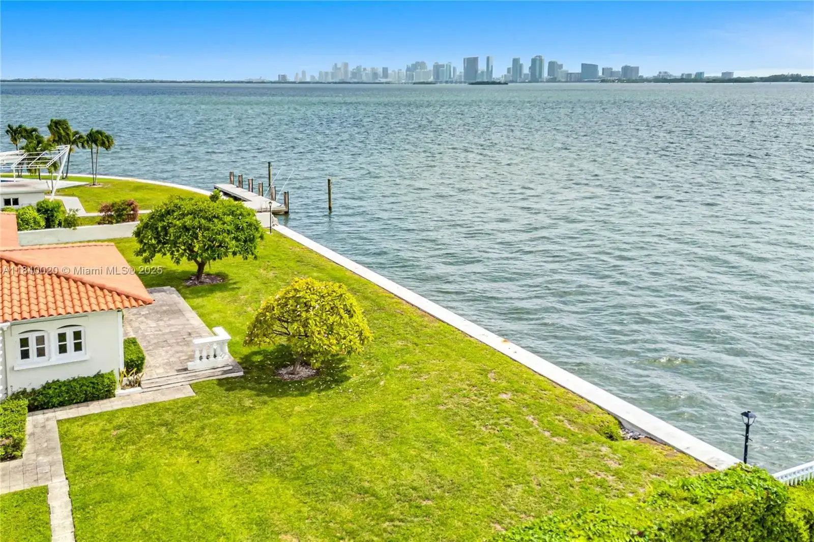 7500 W Treasure Dr, North Bay Village FL 33141 photo 2