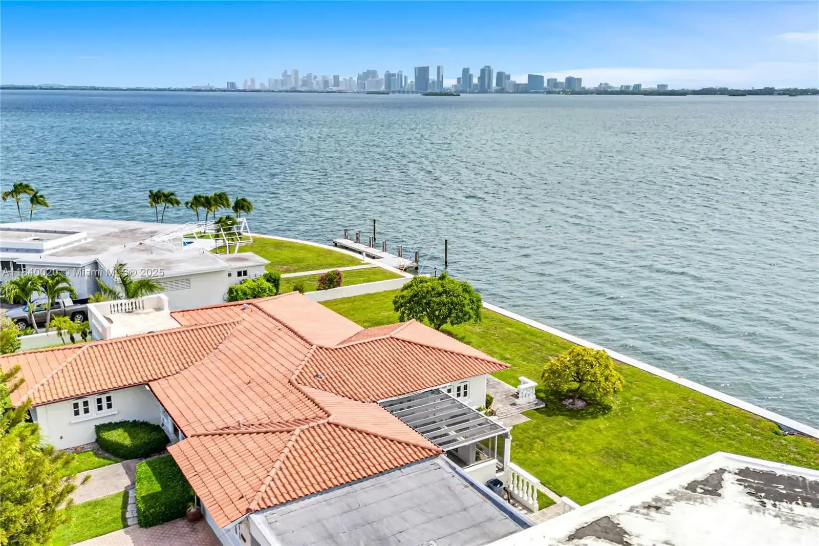 7500 W Treasure Dr, North Bay Village FL 33141 photo 3