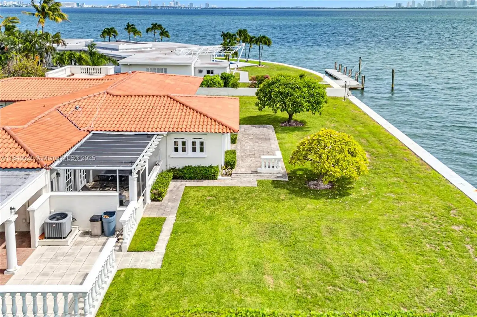 7500 W Treasure Dr, North Bay Village FL 33141 photo 5